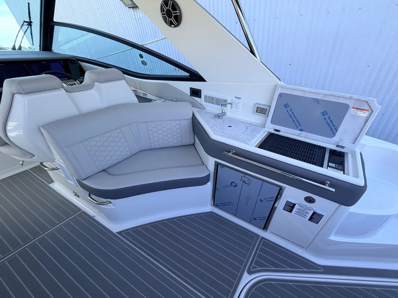 2026 Sea Ray Sundancer 320 Outboard 32.0 feet, Clearwater, Florida #12
