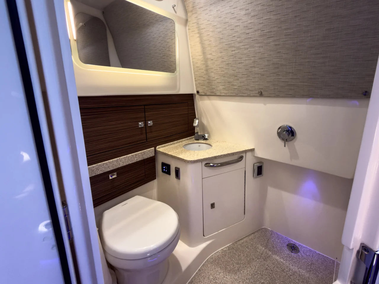2026 Boston Whaler 420 Outrage 42.0 feet, Clearwater, Florida #25