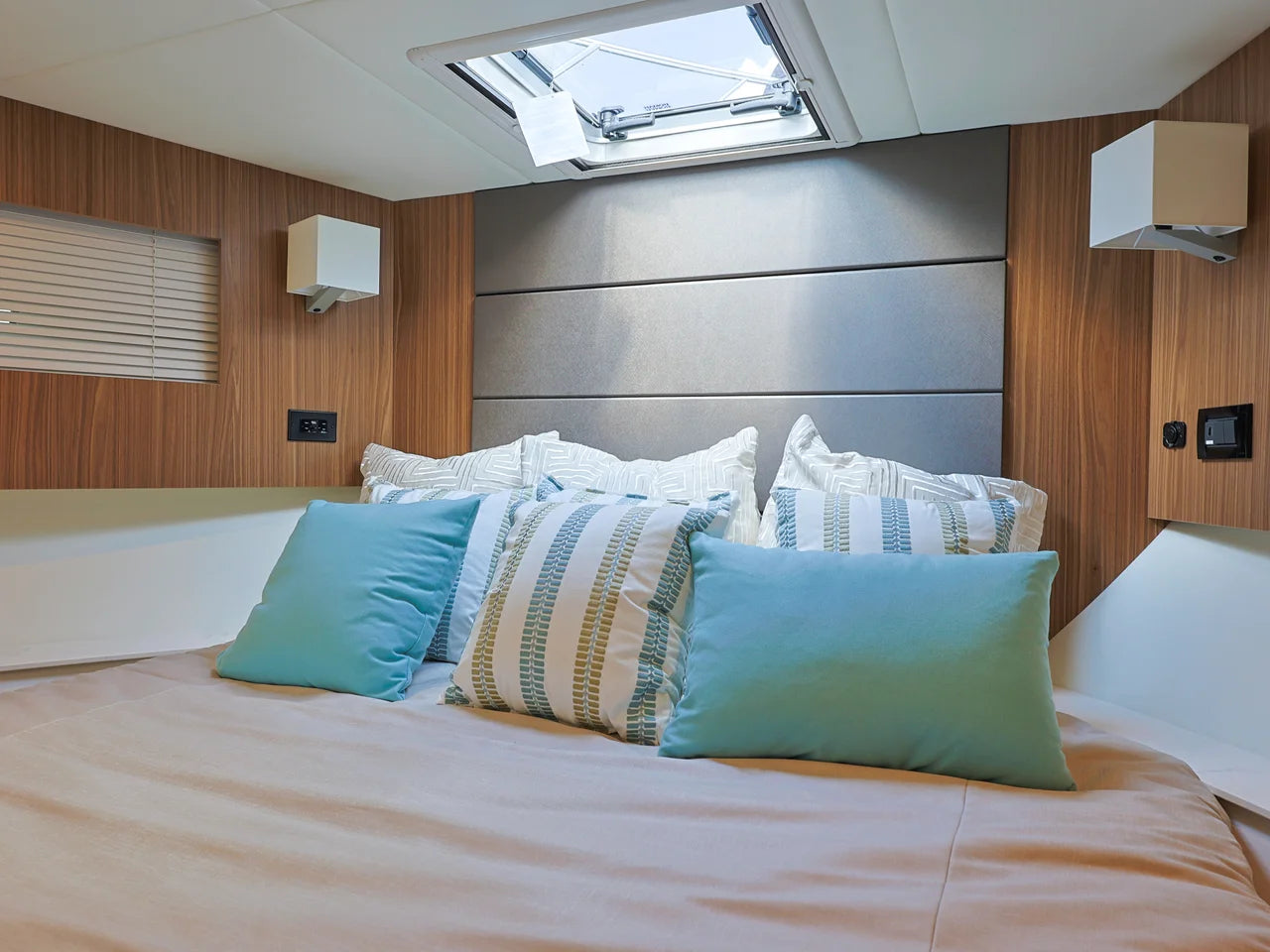 2026 Cruisers Yachts 42 Cantius 42.0 feet, Clearwater, Florida #25