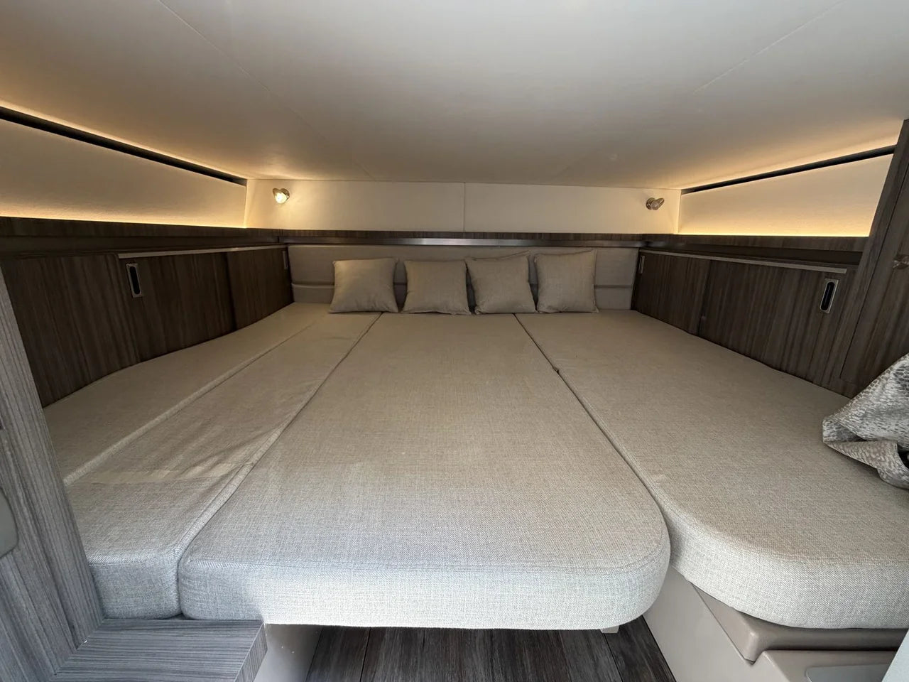 2026 Sea Ray Sundancer 320 Outboard 32.0 feet, Clearwater, Florida #55