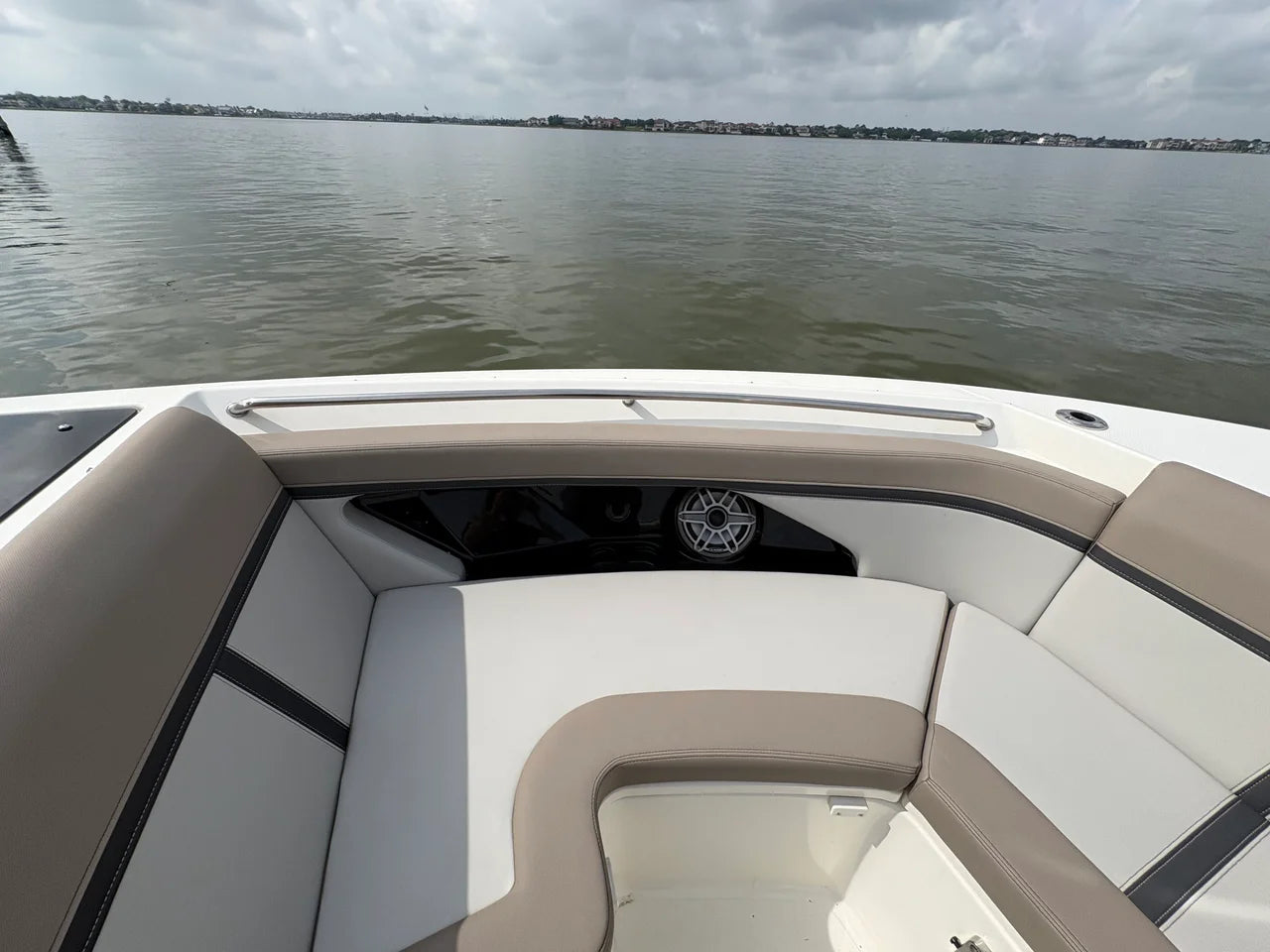 2025 Boston Whaler 330 Vantage 33.0 feet, Clearwater, Florida #18