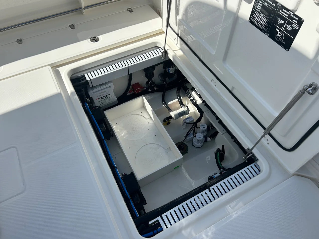 2026 Boston Whaler 330 Outrage 33.0 feet, Clearwater, Florida #21