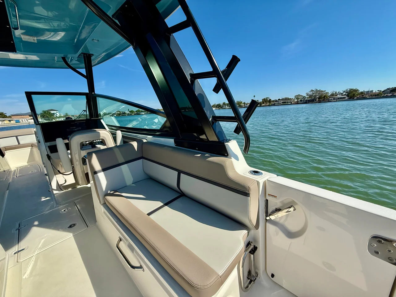 2026 Boston Whaler 330 Vantage 33.0 feet, Clearwater, Florida #47