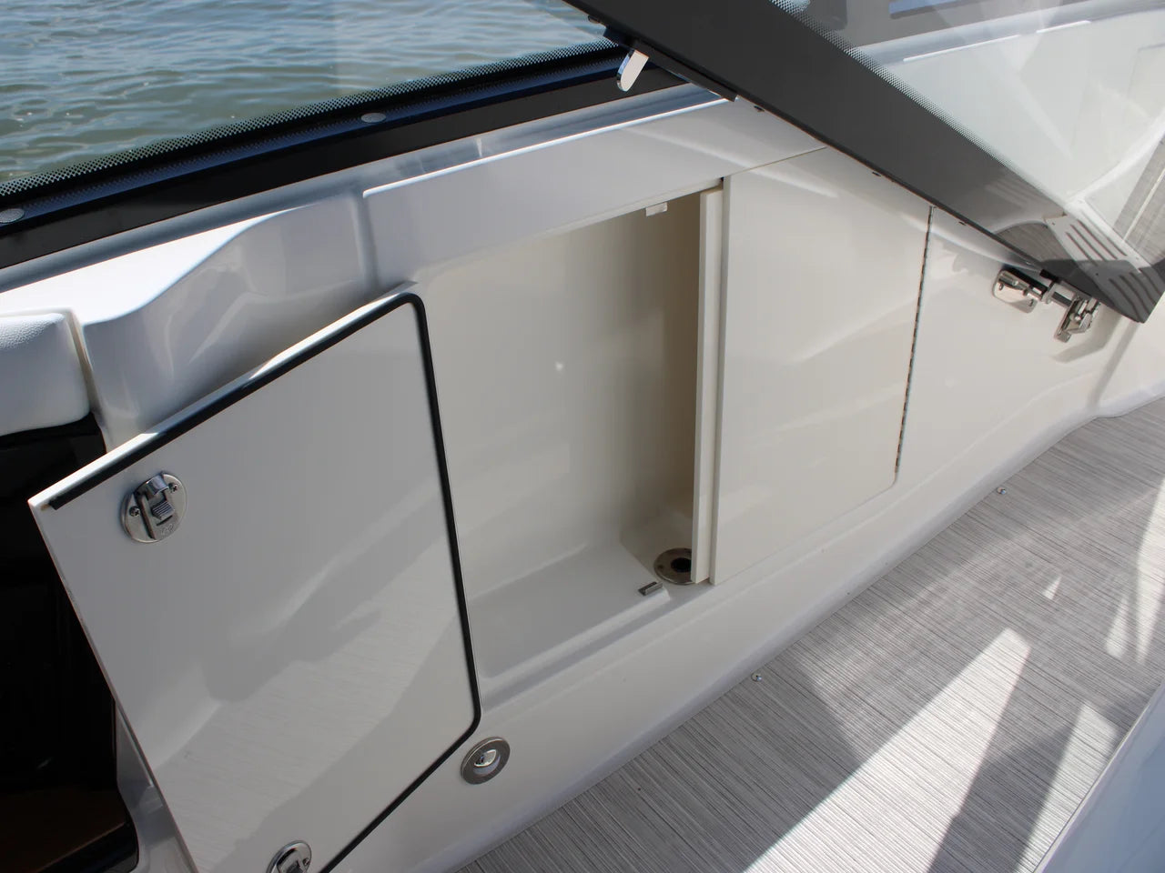 2026 Sea Ray Sundancer 370 Outboard 37.0 feet, Clearwater, Florida #54