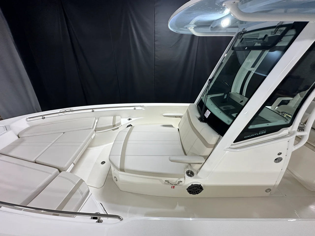 2026 Boston Whaler 280 Dauntless 28.0 feet, Clearwater, Florida #7