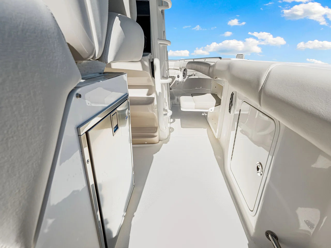 2026 Boston Whaler 330 Outrage 33.0 feet, Clearwater, Florida #17