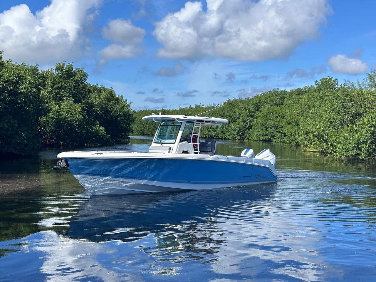 2026 Boston Whaler 330 Outrage 33.0 feet, Clearwater, Florida #2