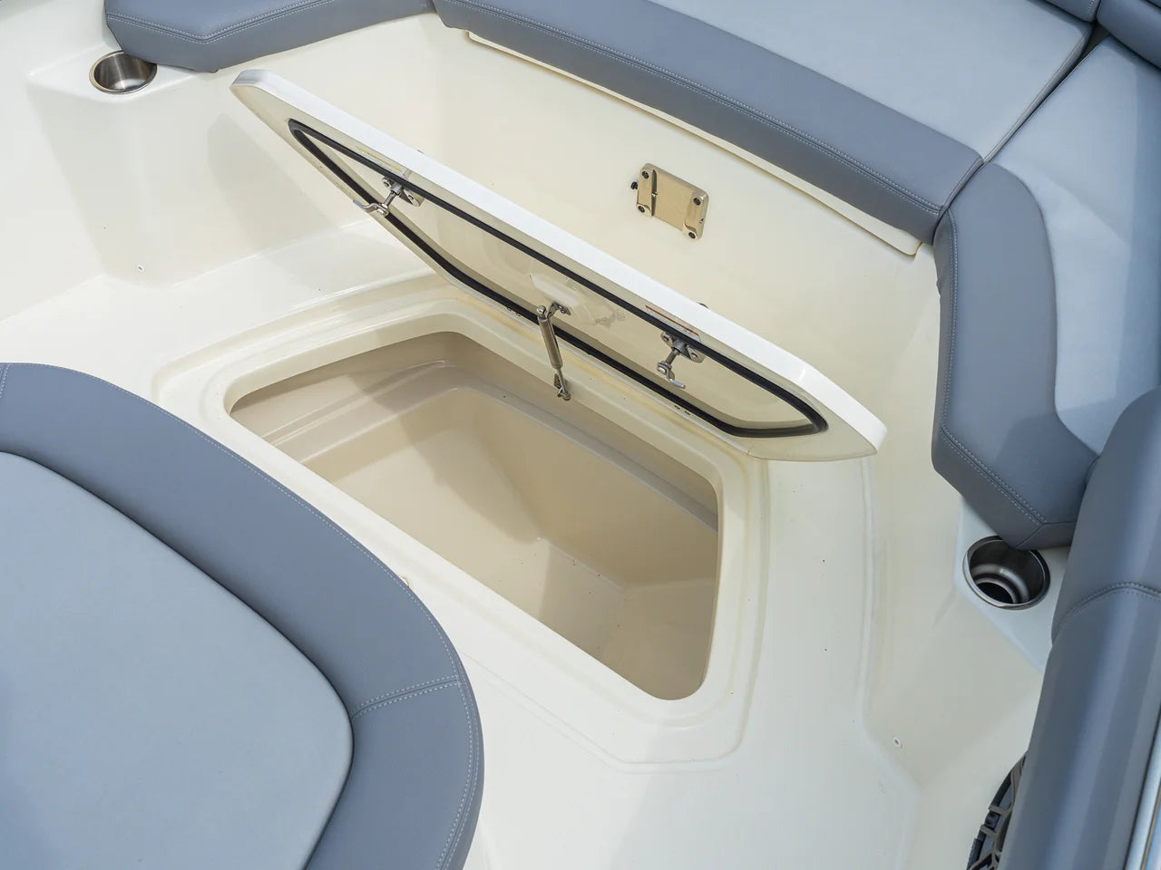 2026 Boston Whaler 330 Outrage 33.0 feet, Clearwater, Florida #16