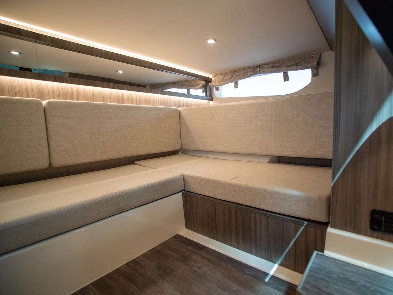 2026 Sea Ray Sundancer 370 Outboard 37.0 feet, Clearwater, Florida #21