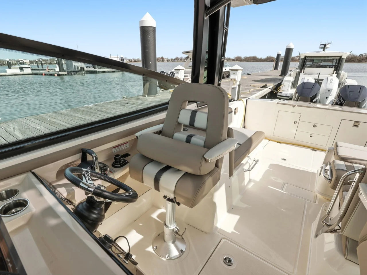 2026 Boston Whaler 330 Vantage 33.0 feet, Clearwater, Florida #17