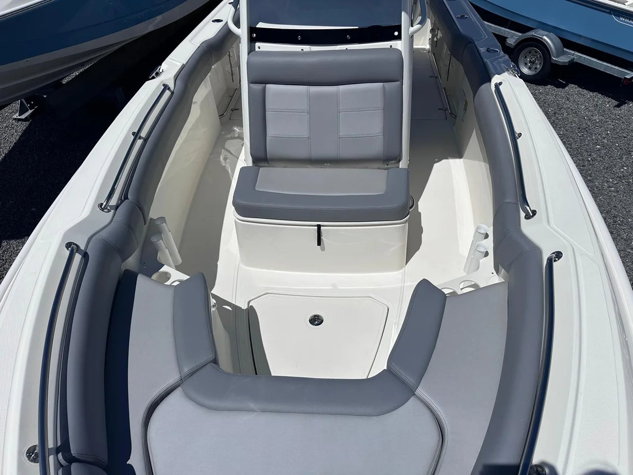2026 Boston Whaler 230 Outrage 23.0 feet, Clearwater, Florida #15
