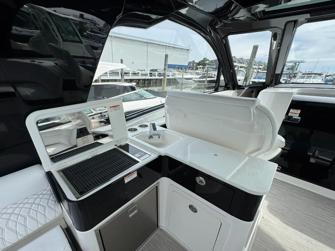 2026 Sea Ray Sundancer 370 Outboard 37.0 feet, Clearwater, Florida #25