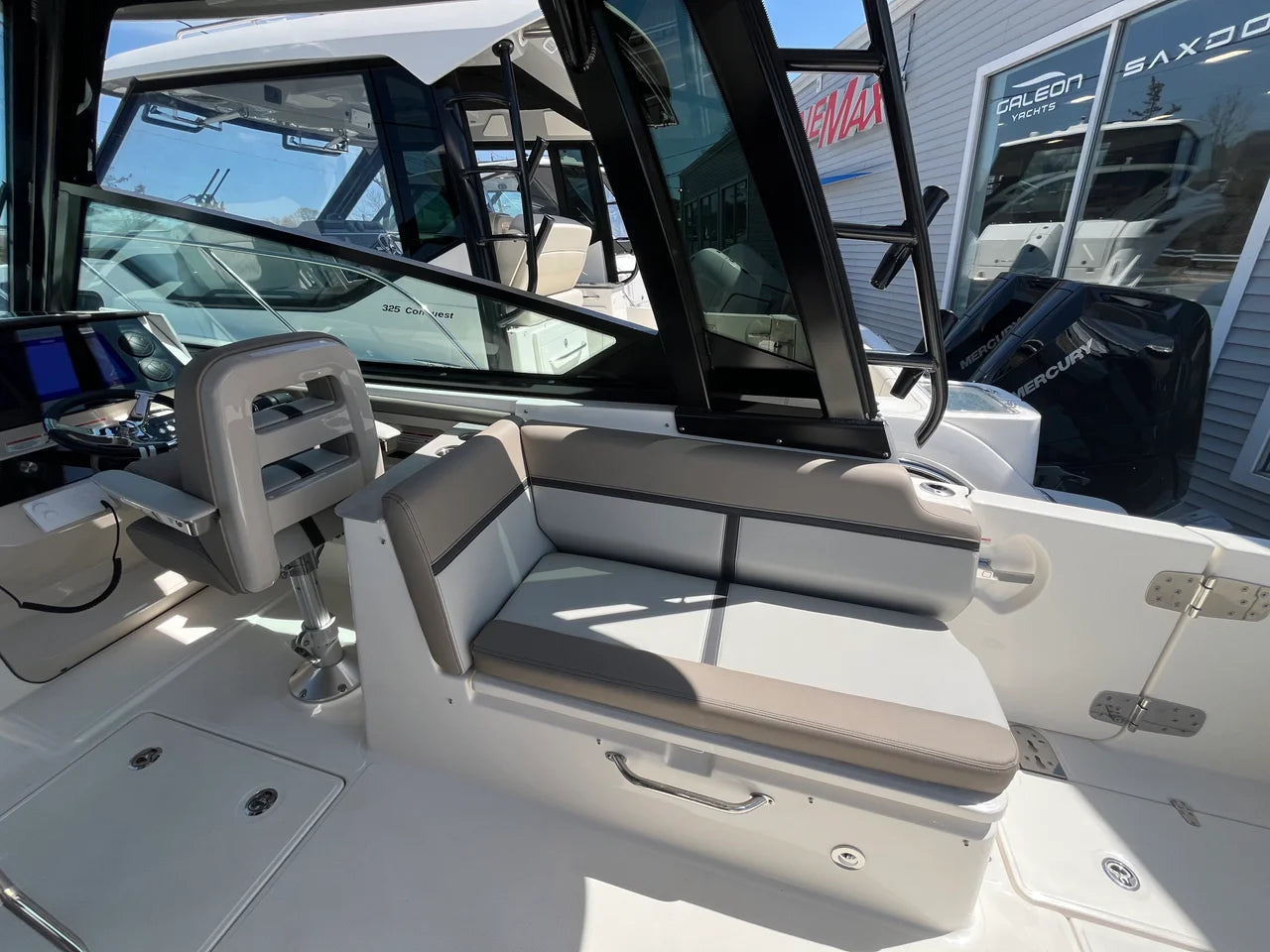 2026 Boston Whaler 330 Vantage 33.0 feet, Clearwater, Florida #8