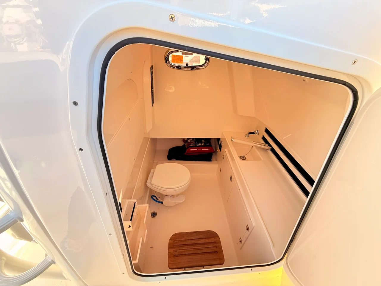 2026 Boston Whaler 330 Outrage 33.0 feet, Clearwater, Florida #38