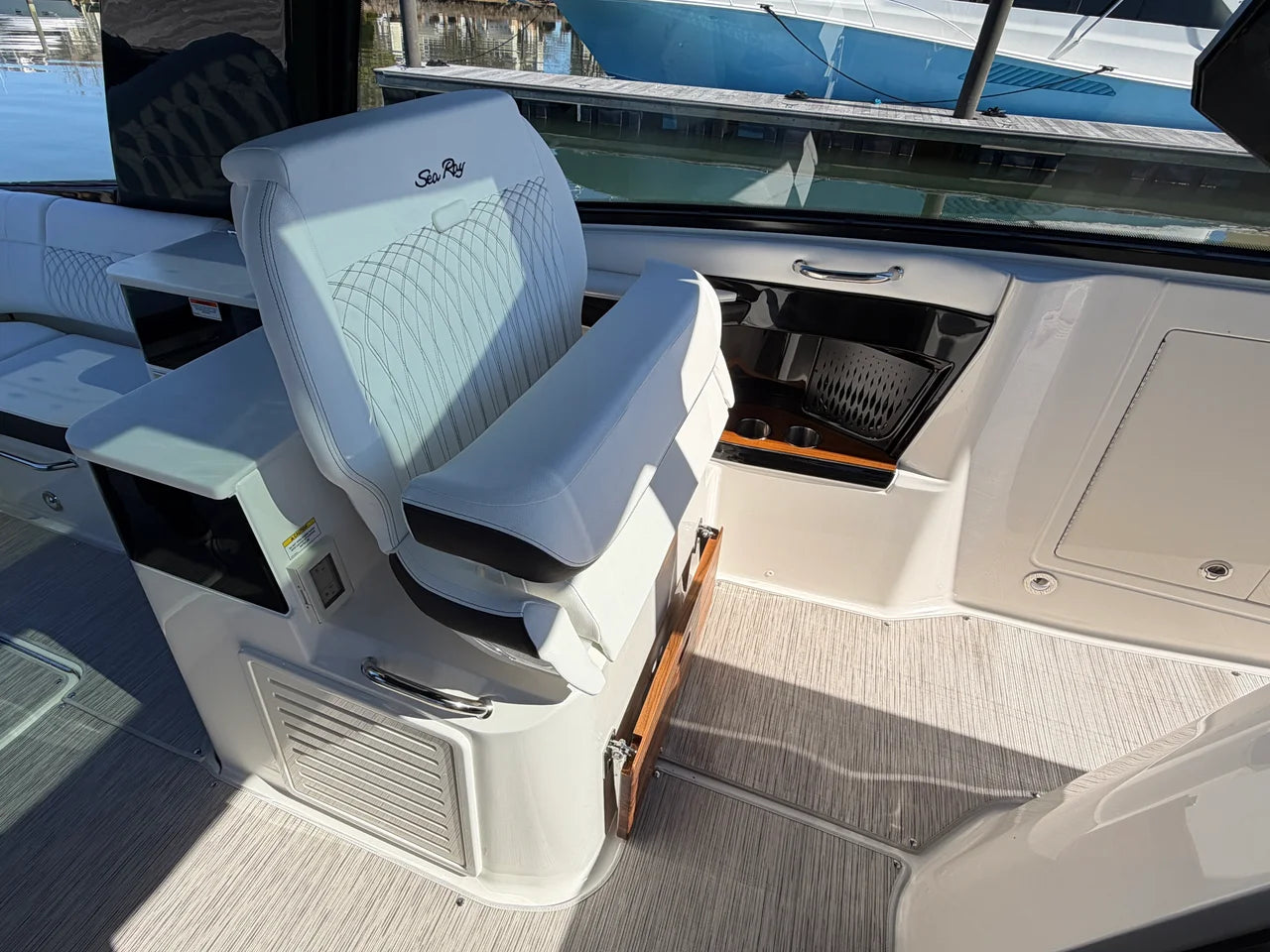 2026 Sea Ray Sundancer 370 Outboard 37.0 feet, Clearwater, Florida #25