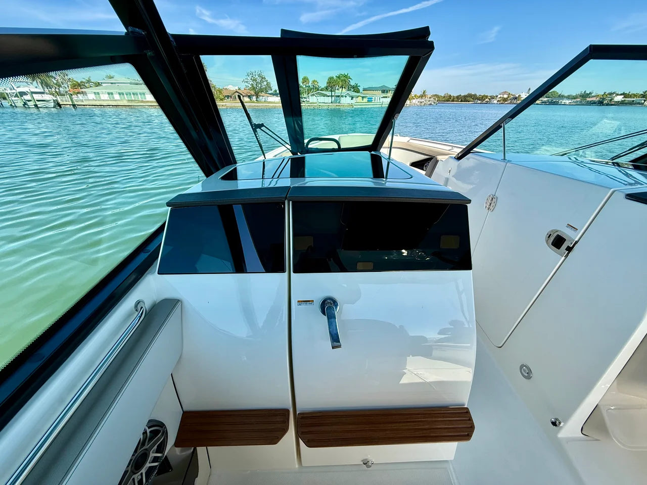 2026 Boston Whaler 330 Vantage 33.0 feet, Clearwater, Florida #51