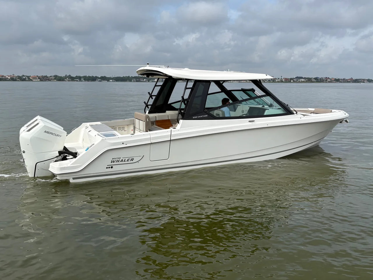 2025 Boston Whaler 330 Vantage 33.0 feet, Clearwater, Florida #7