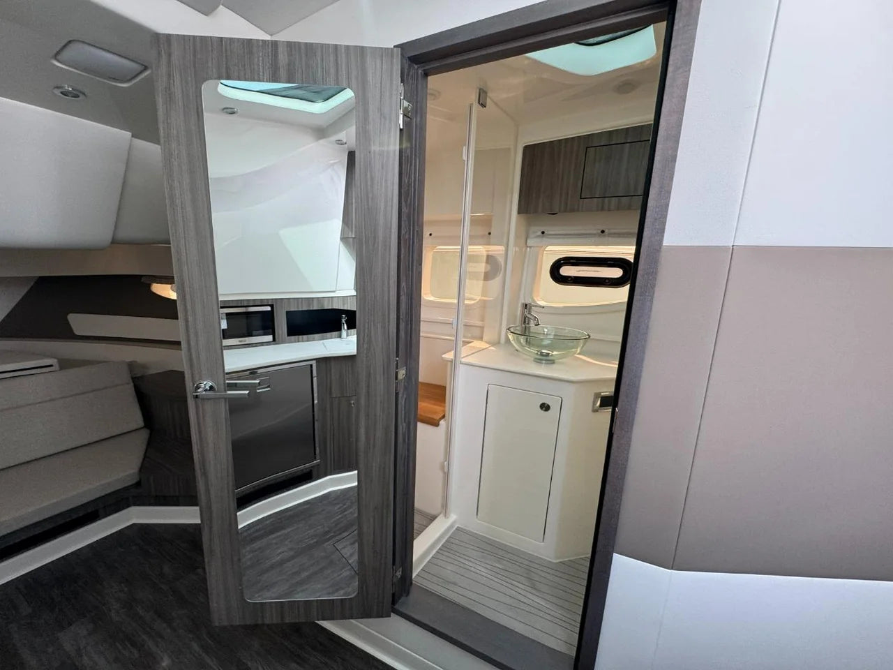2026 Sea Ray Sundancer 370 Outboard 37.0 feet, Clearwater, Florida #49