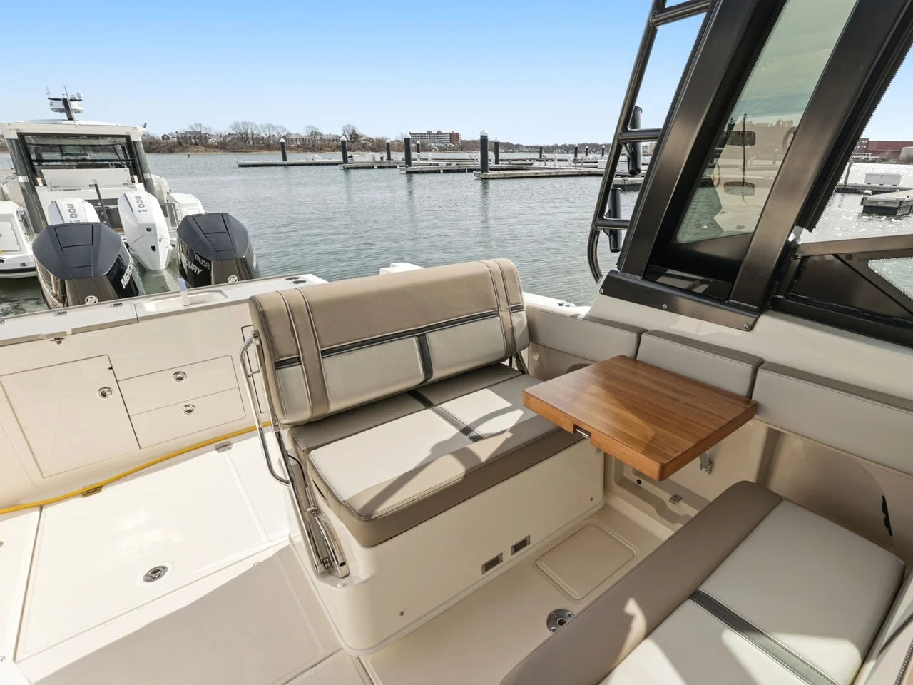2026 Boston Whaler 330 Vantage 33.0 feet, Clearwater, Florida #12