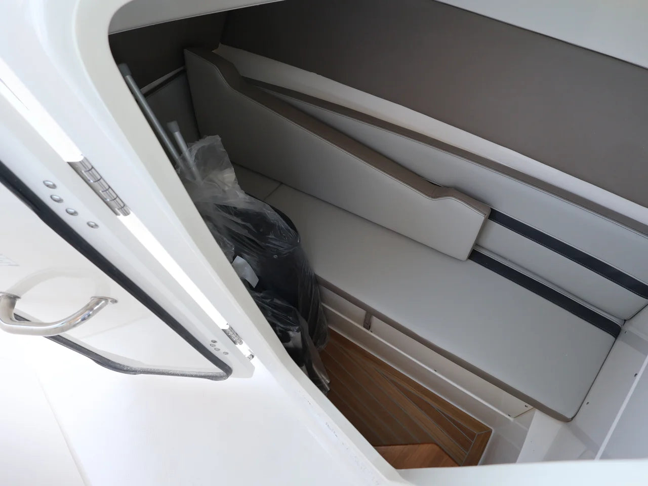 2026 Boston Whaler 330 Vantage 33.0 feet, Clearwater, Florida #36
