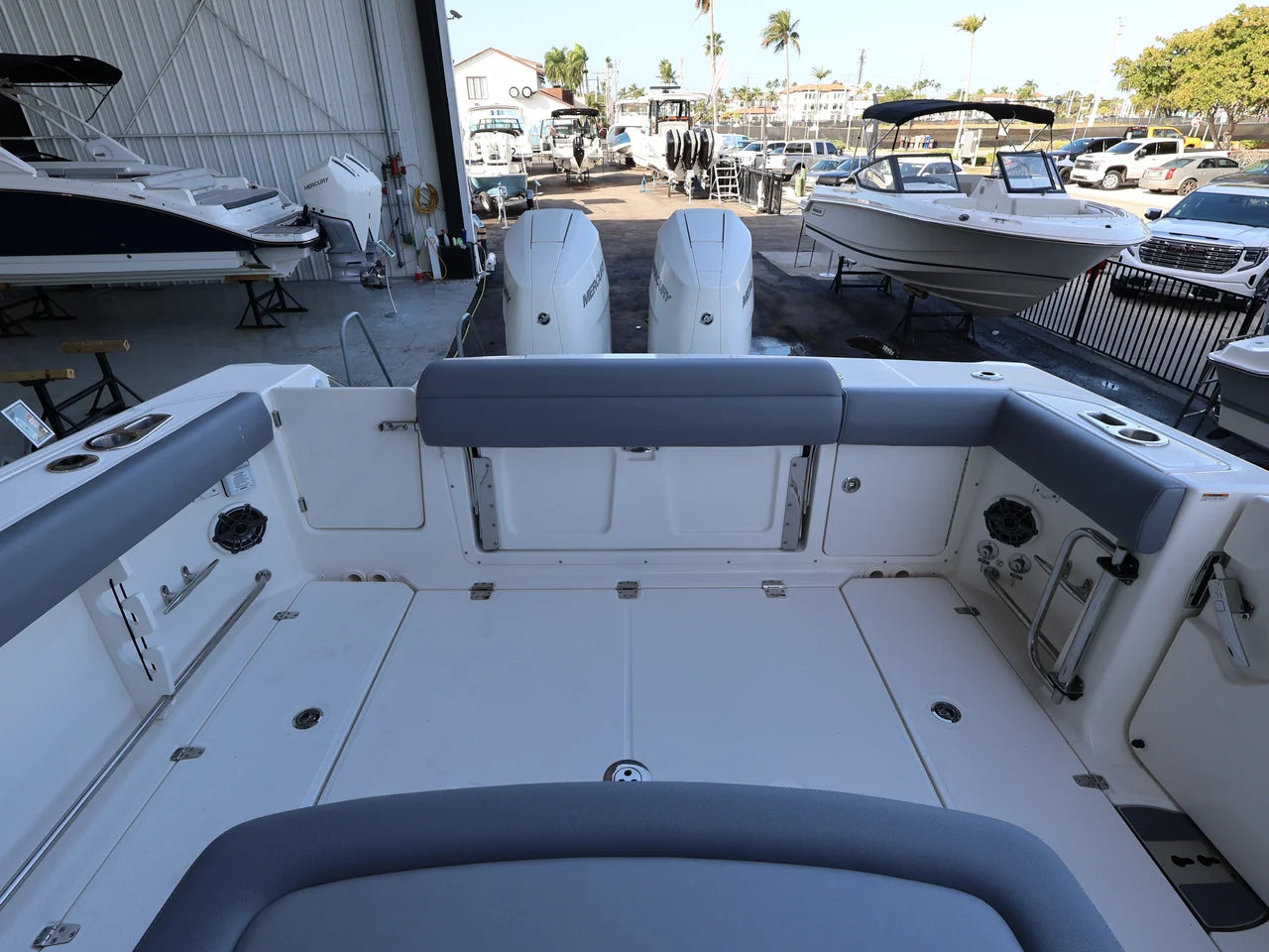 2026 Boston Whaler 330 Outrage 33.0 feet, Clearwater, Florida #9