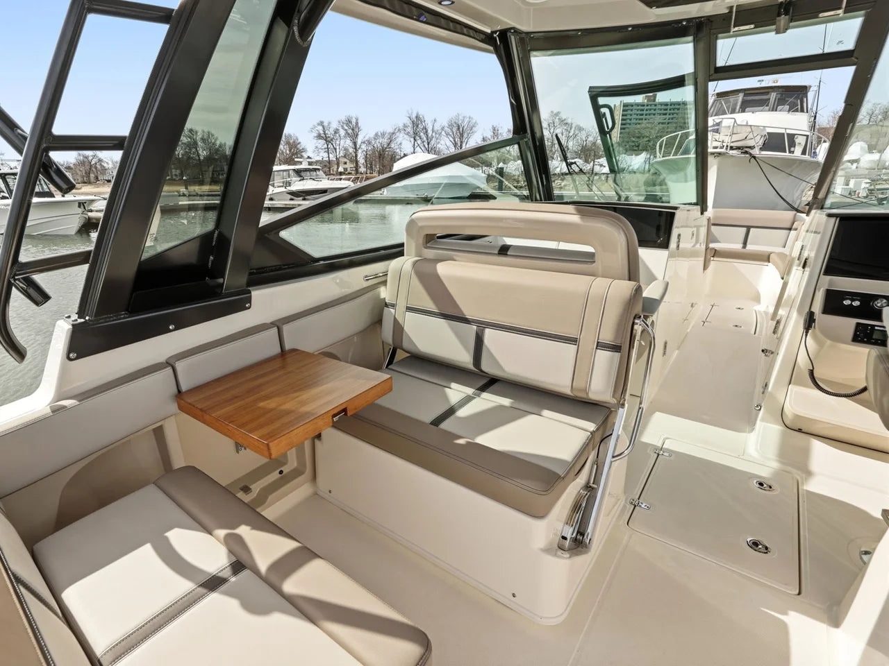 2026 Boston Whaler 330 Vantage 33.0 feet, Clearwater, Florida #13