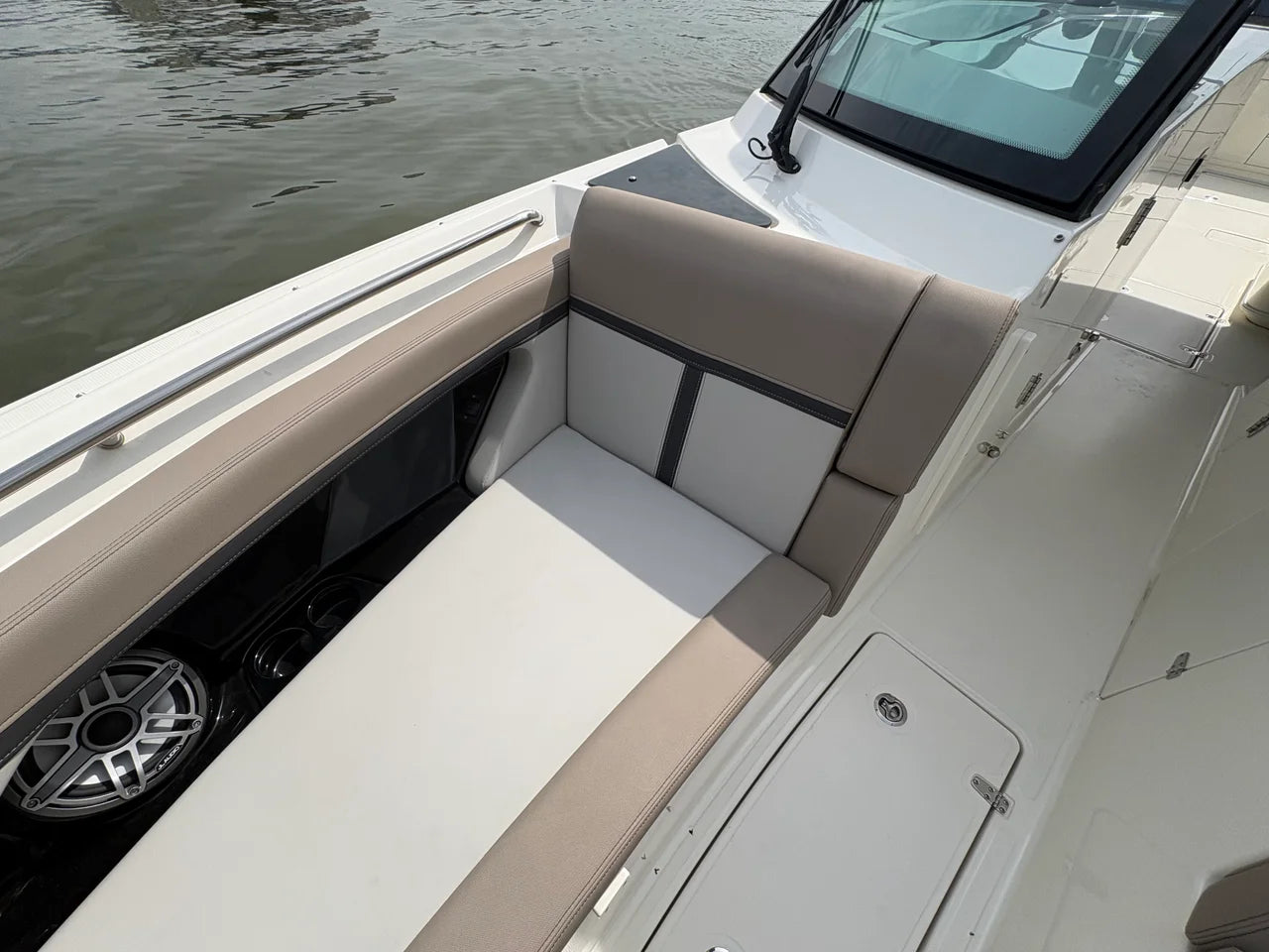 2025 Boston Whaler 330 Vantage 33.0 feet, Clearwater, Florida #21