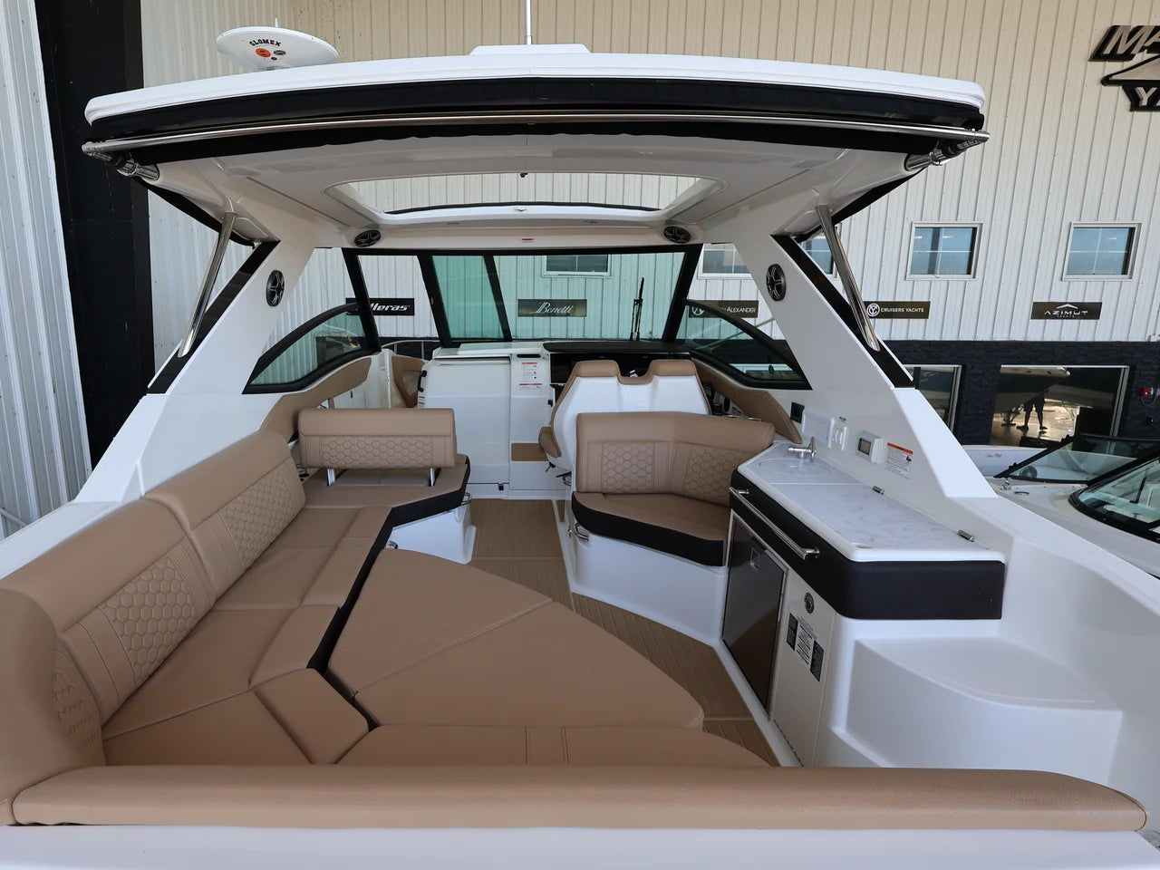 2026 Sea Ray Sundancer 320 Outboard 32.0 feet, Clearwater, Florida #9