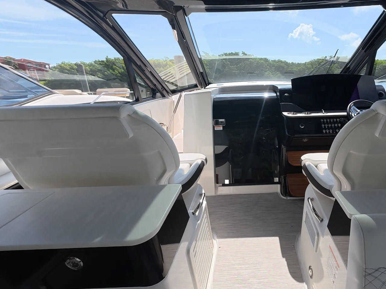 2026 Sea Ray Sundancer 370 Outboard 37.0 feet, Clearwater, Florida #12