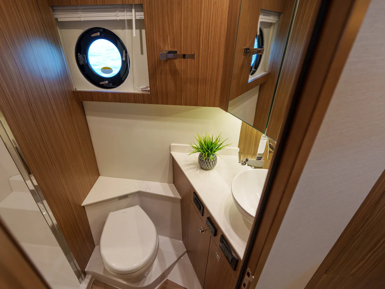 2026 Cruisers Yachts 42 Cantius 42.0 feet, Clearwater, Florida #12