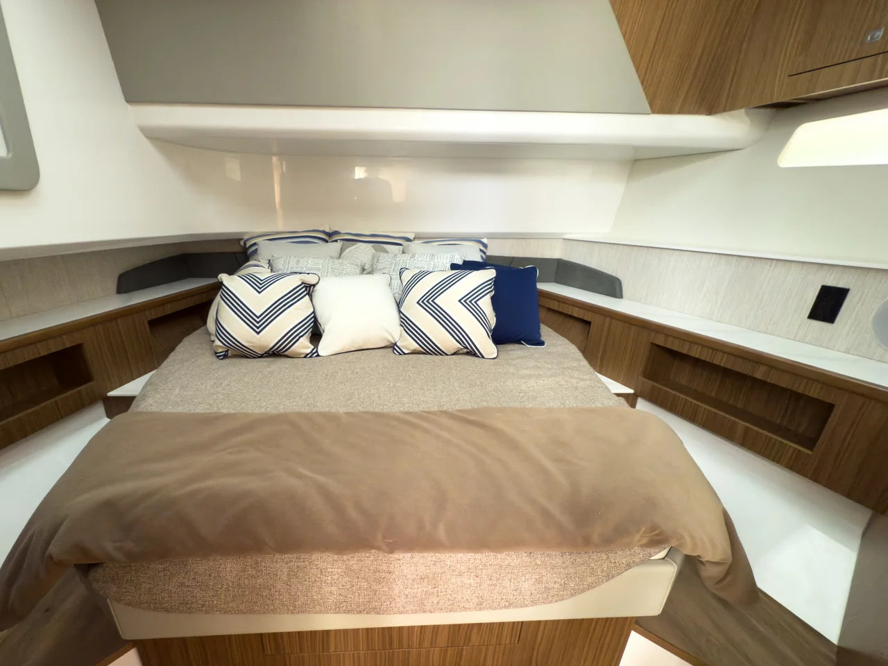 2026 Cruisers Yachts 50GLS OB 50.0 feet, Clearwater, Florida #27