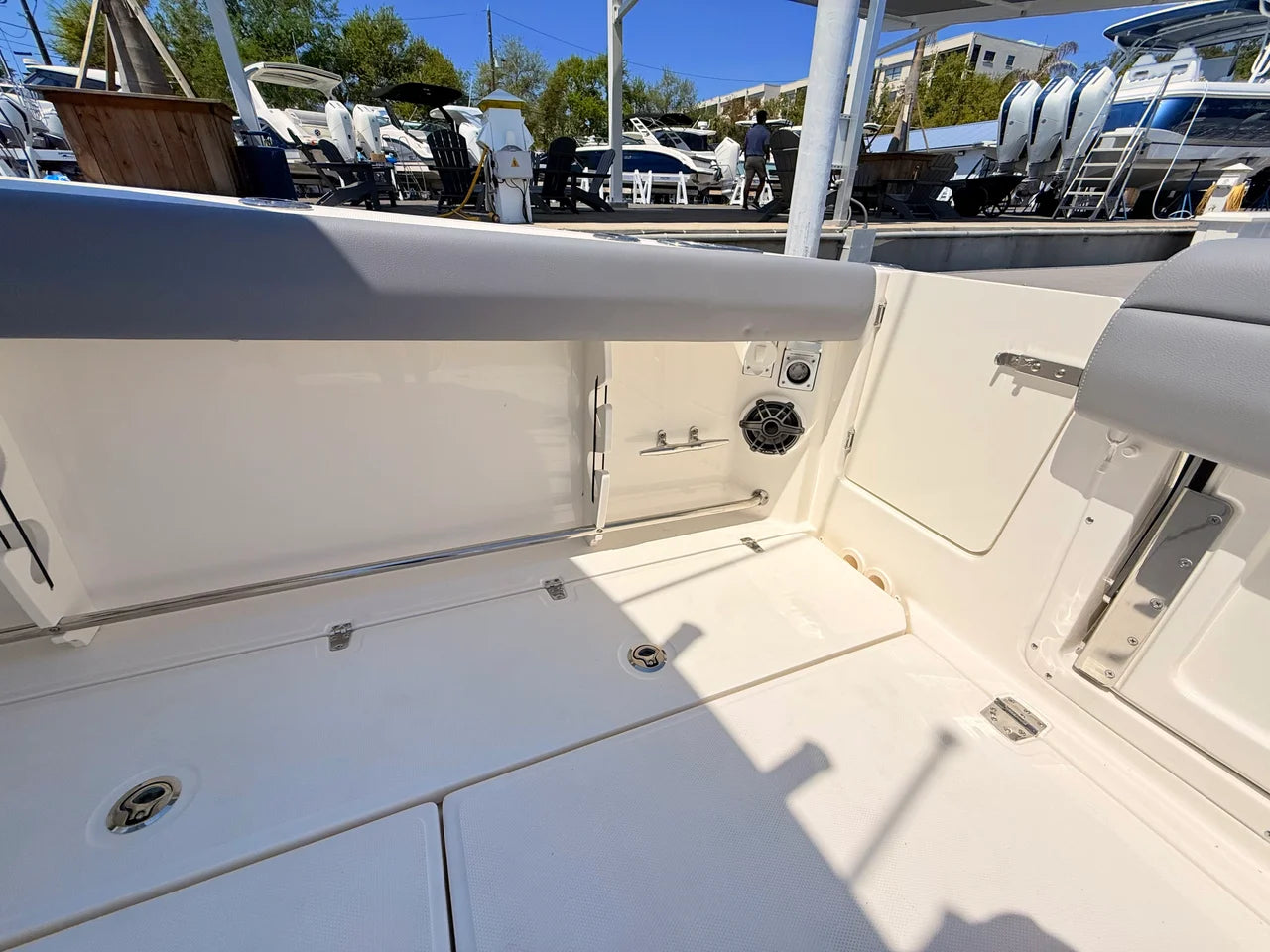2026 Boston Whaler 330 Outrage 33.0 feet, Clearwater, Florida #57