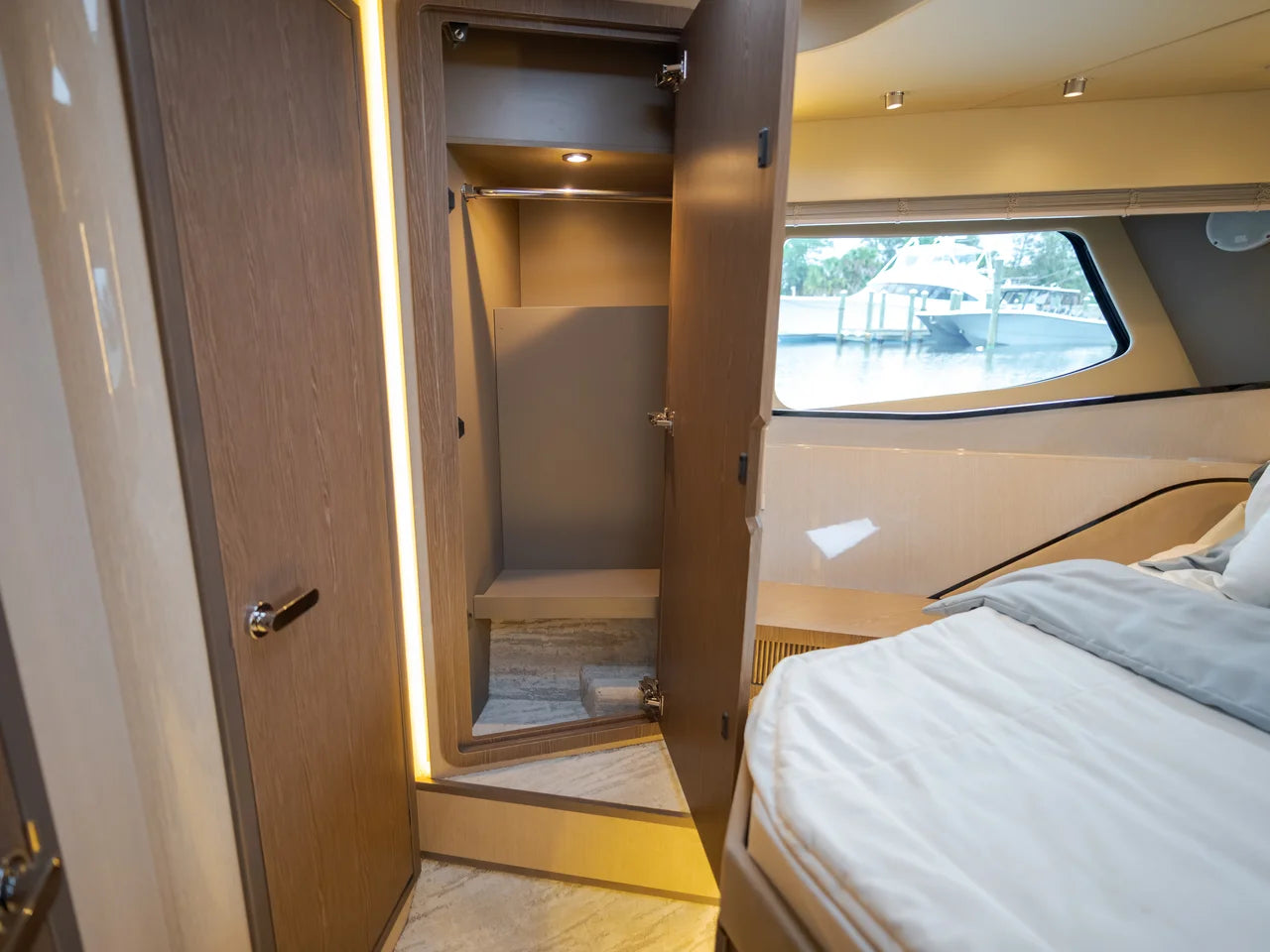 2026 Cruisers Yachts 57 FLY 57.0 feet, Clearwater, Florida #87