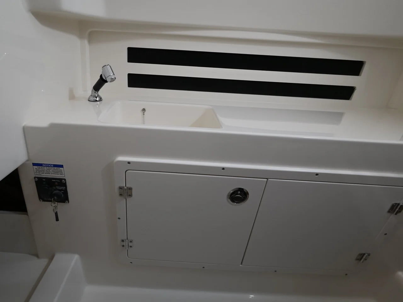 2026 Boston Whaler 330 Outrage 33.0 feet, Clearwater, Florida #27