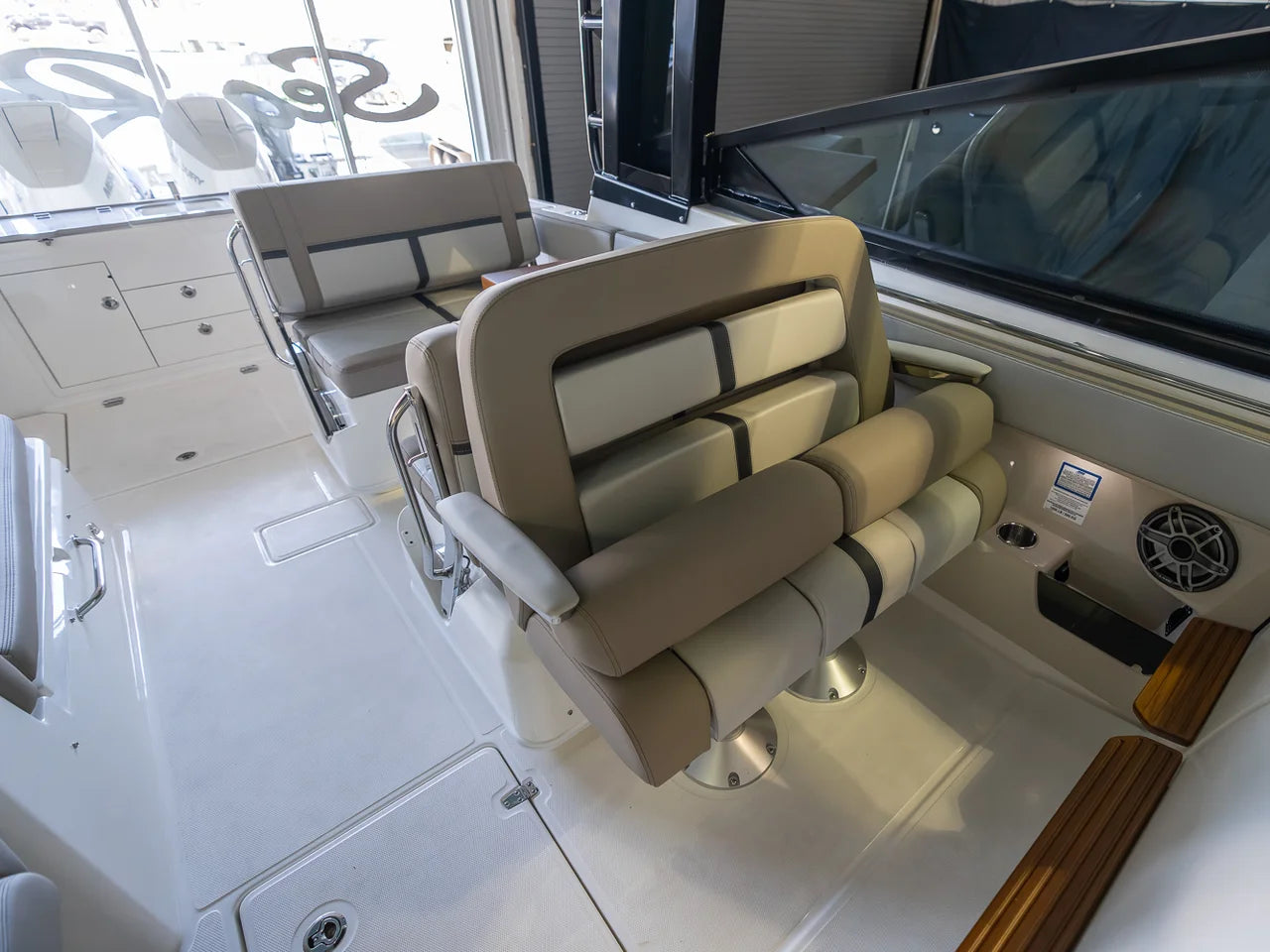2026 Boston Whaler 330 Vantage 33.0 feet, Clearwater, Florida #47