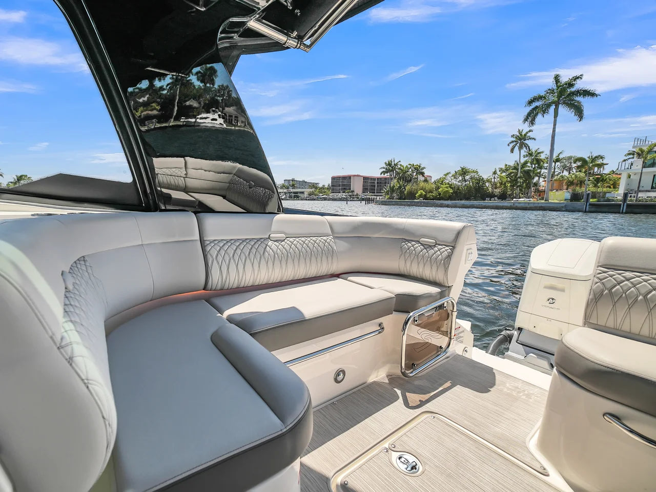 2026 Sea Ray Sundancer 370 Outboard 37.0 feet, Clearwater, Florida #17