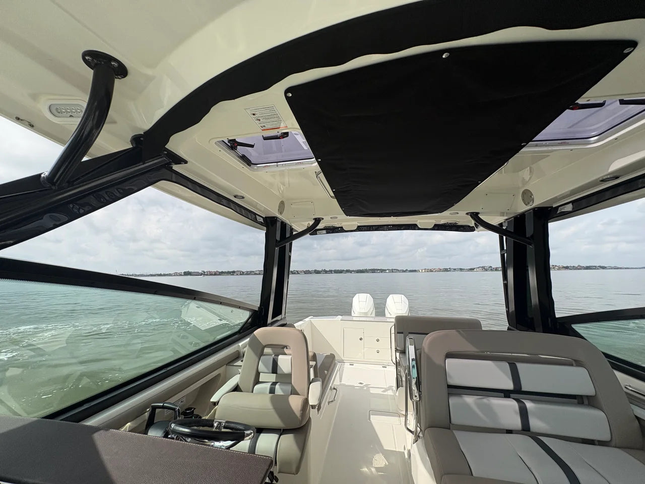 2025 Boston Whaler 330 Vantage 33.0 feet, Clearwater, Florida #24