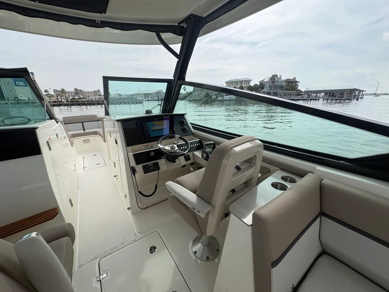 2025 Boston Whaler 330 Vantage 33.0 feet, Clearwater, Florida #31
