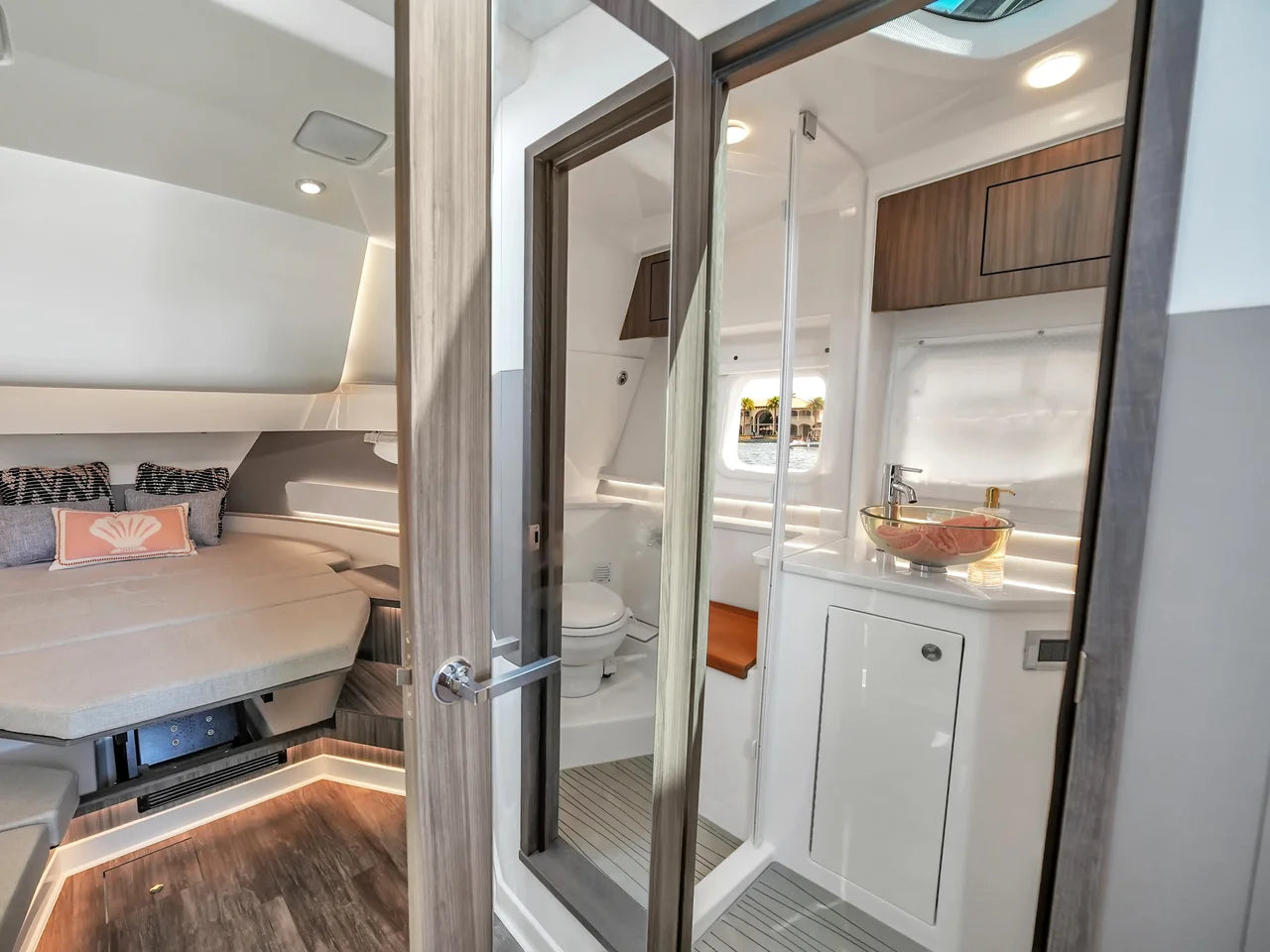 2026 Sea Ray Sundancer 370 Outboard 37.0 feet, Clearwater, Florida #40