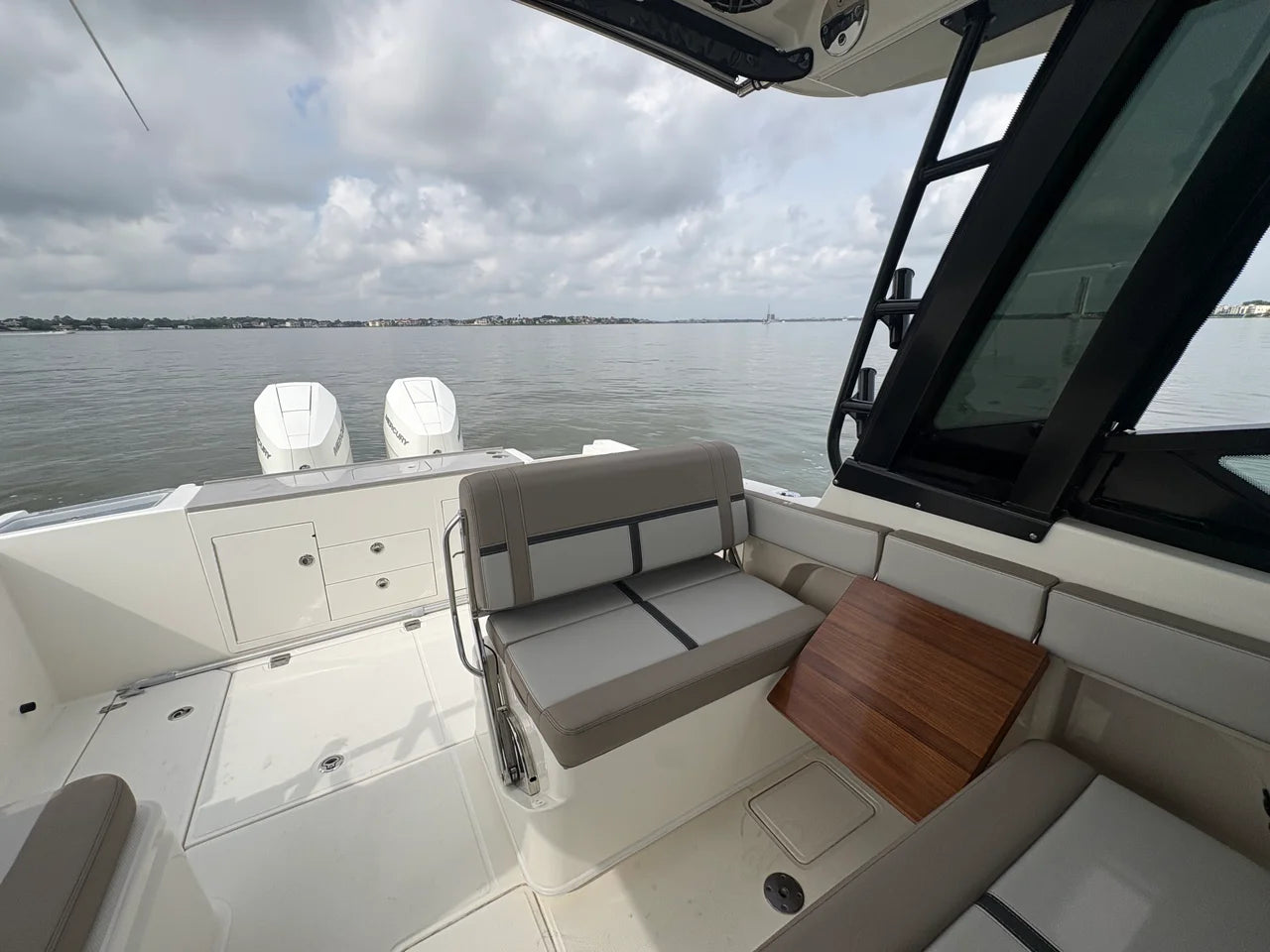 2025 Boston Whaler 330 Vantage 33.0 feet, Clearwater, Florida #25