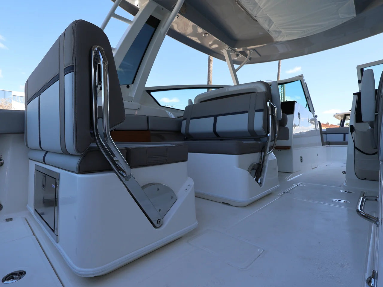 2026 Boston Whaler 330 Vantage 33.0 feet, Clearwater, Florida #14