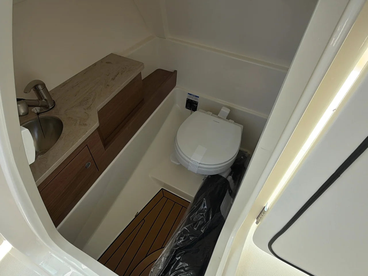 2026 Boston Whaler 280 Vantage 28.0 feet, Clearwater, Florida #25