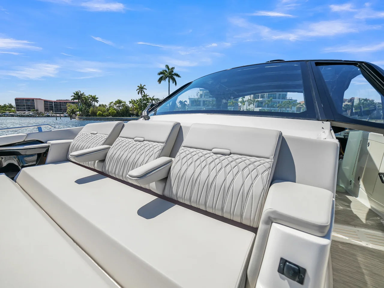2026 Sea Ray Sundancer 370 Outboard 37.0 feet, Clearwater, Florida #42