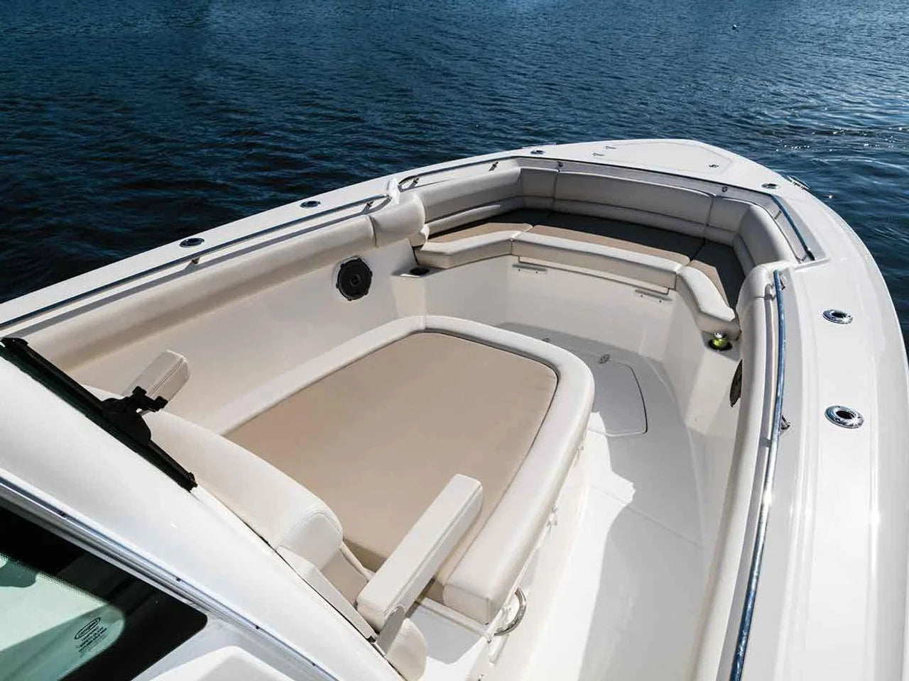 2026 Boston Whaler 330 Outrage 33.0 feet, Clearwater, Florida #9