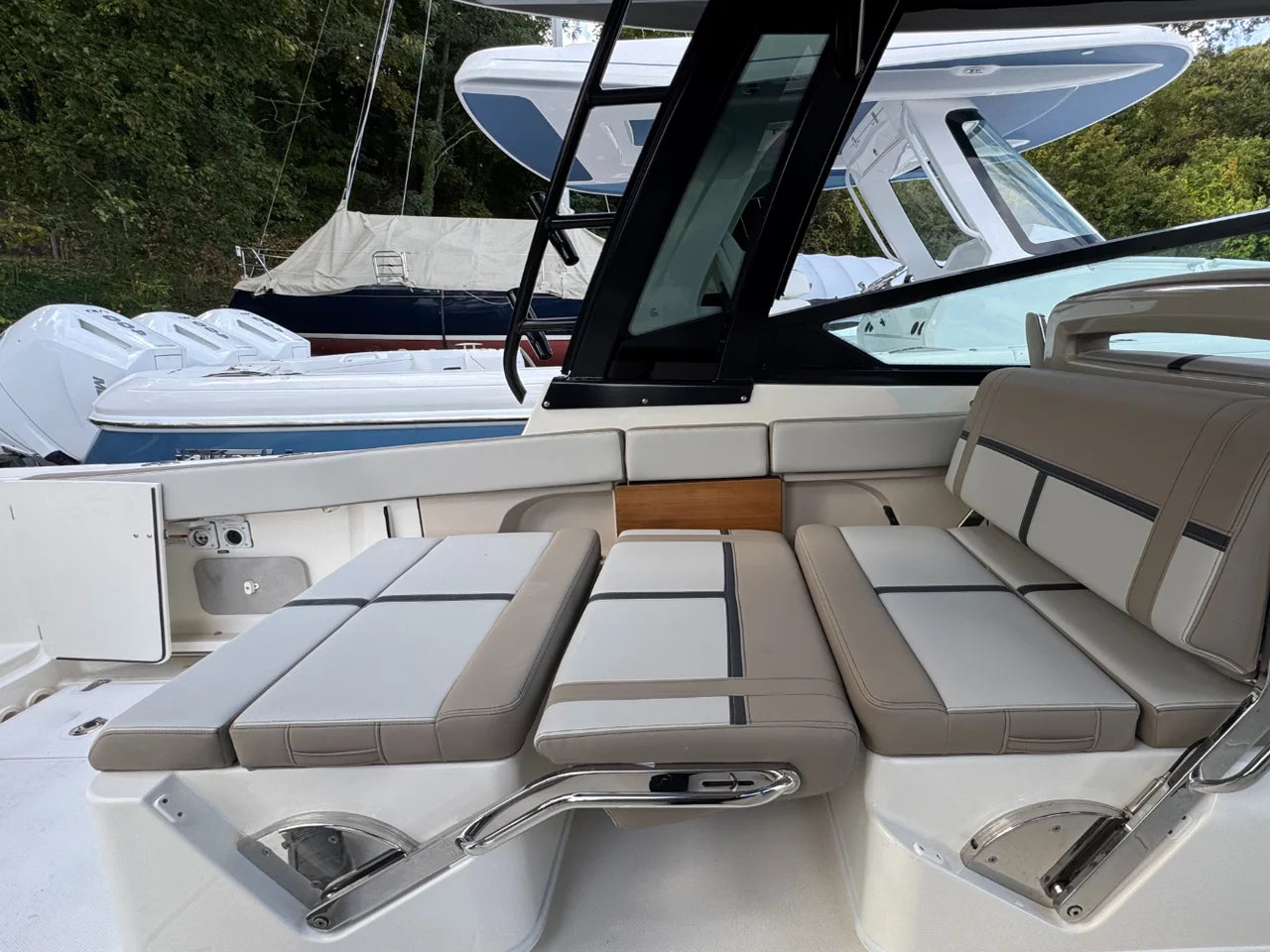 2026 Boston Whaler 330 Vantage 33.0 feet, Clearwater, Florida #11