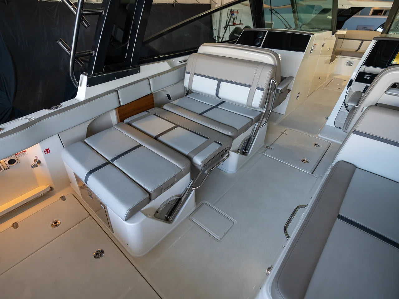2026 Boston Whaler 330 Vantage 33.0 feet, Clearwater, Florida #55