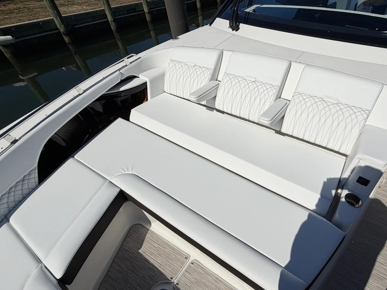 2026 Sea Ray Sundancer 370 Outboard 37.0 feet, Clearwater, Florida #29