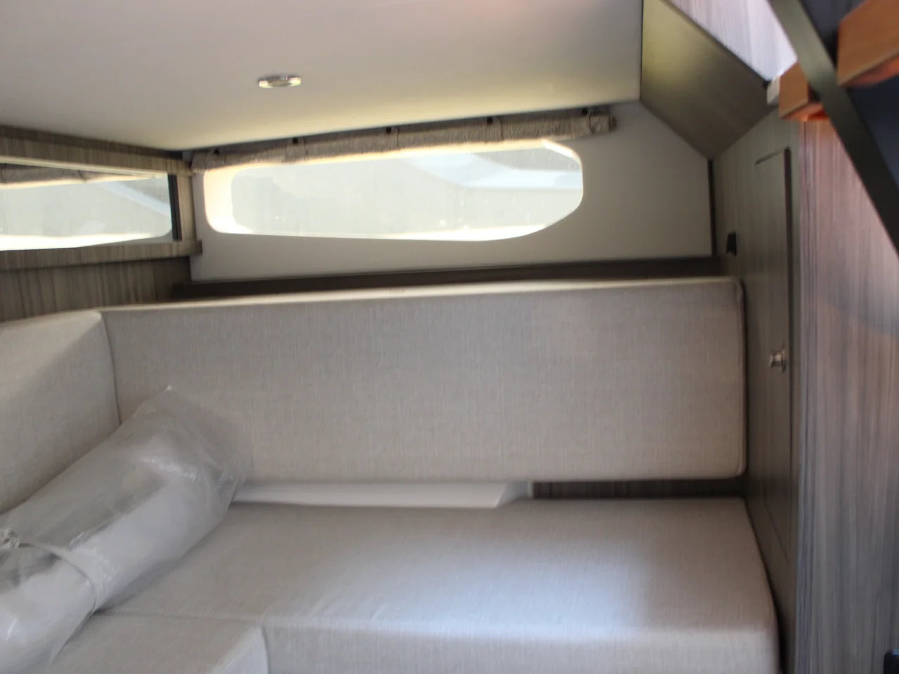 2026 Sea Ray Sundancer 370 Outboard 37.0 feet, Clearwater, Florida #47