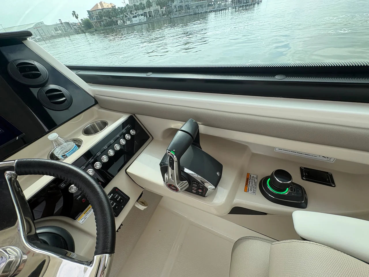 2025 Boston Whaler 330 Vantage 33.0 feet, Clearwater, Florida #27