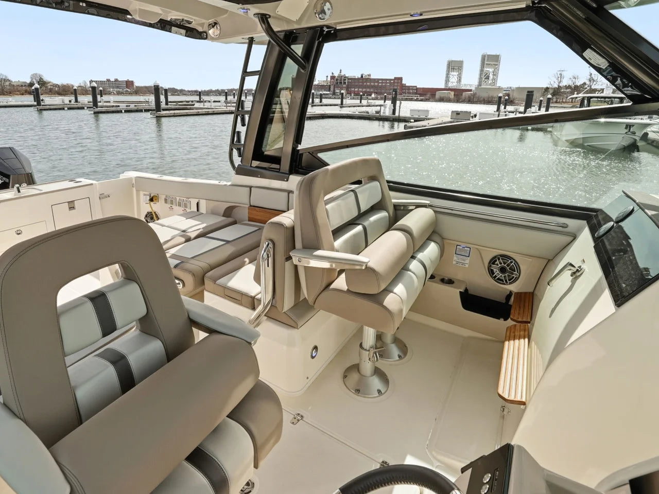 2026 Boston Whaler 330 Vantage 33.0 feet, Clearwater, Florida #15